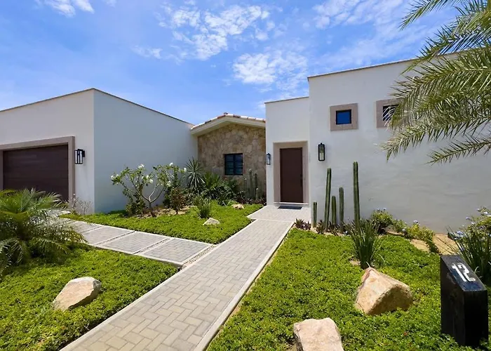 Luxury Coastal Retreat - Pool & World-class Golf *